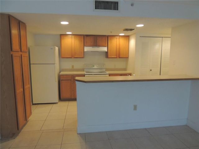 9905 Westwood Drive 16-3, Tamarac, FL 33321