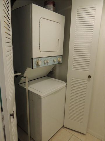 9905 Westwood Drive 16-3, Tamarac, FL 33321