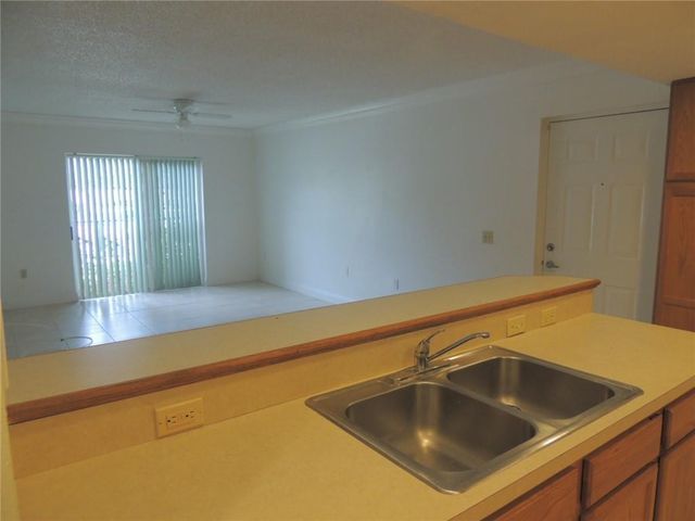 9905 Westwood Drive 16-3, Tamarac, FL 33321