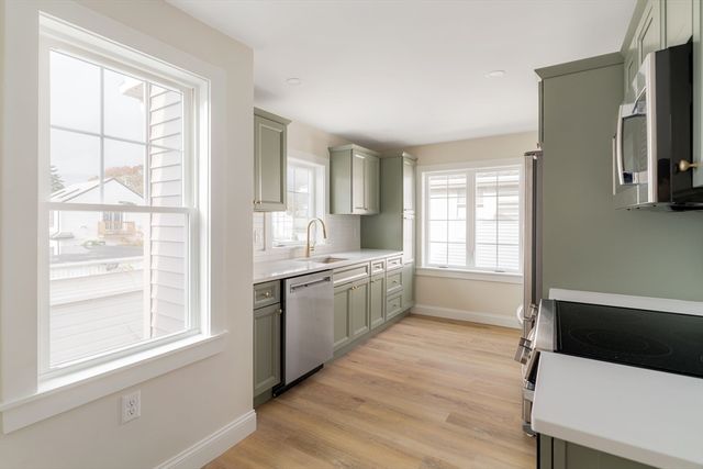 121 Fayette B, Quincy, MA 02170