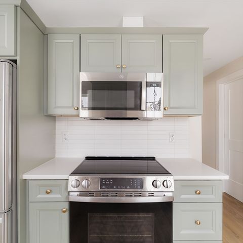 121 Fayette B, Quincy, MA 02170