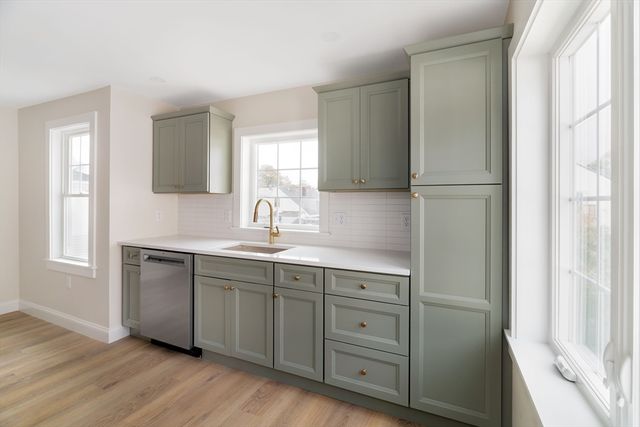 121 Fayette B, Quincy, MA 02170