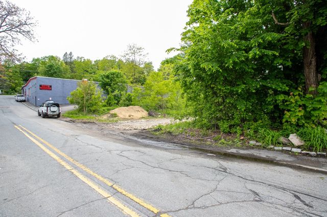 17 Simonds Rd, Fitchburg, MA 01420