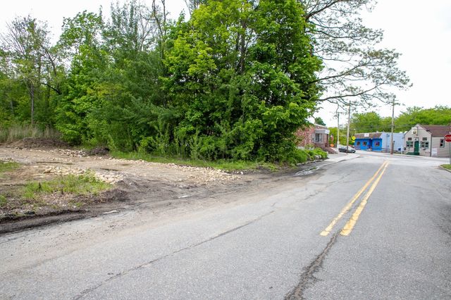 17 Simonds Rd, Fitchburg, MA 01420