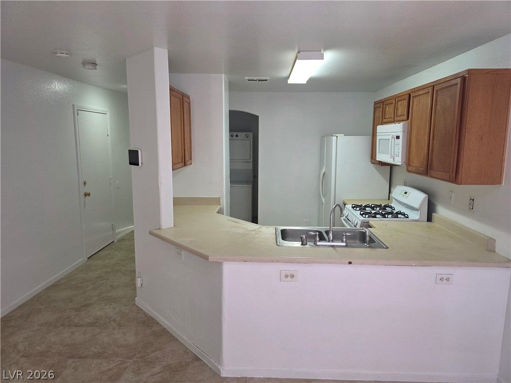 Image 5 of property listing at 10026 Crisp Clover Street, Las Vegas, NV 89183