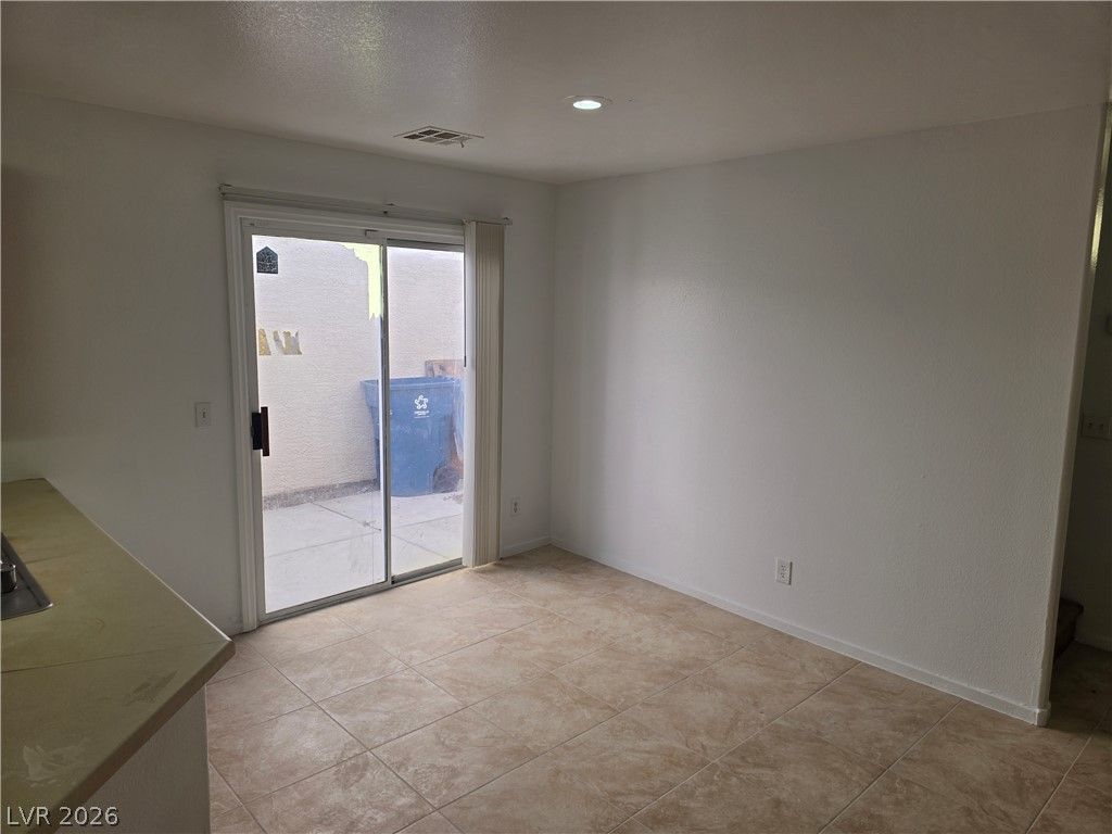 Image 7 of property listing at 10026 Crisp Clover Street, Las Vegas, NV 89183