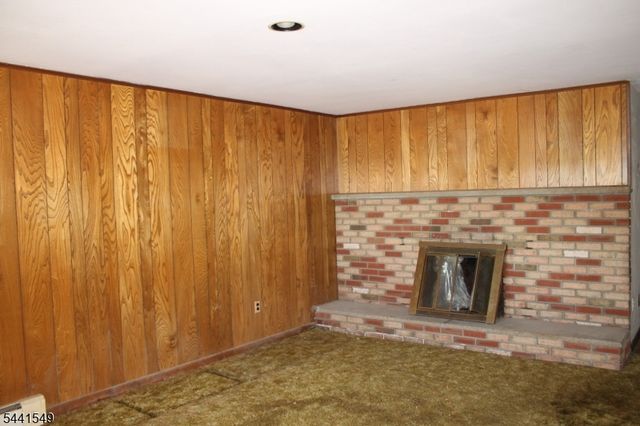 29 Elba Ave, Hopatcong Boro, NJ 07843
