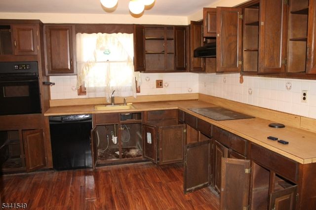 29 Elba Ave, Hopatcong Boro, NJ 07843
