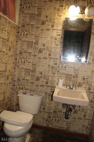 29 Elba Ave, Hopatcong Boro, NJ 07843