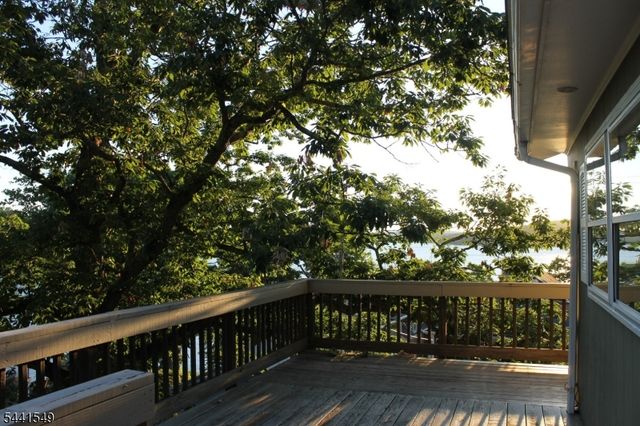 29 Elba Ave, Hopatcong Boro, NJ 07843