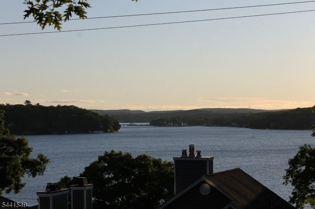 29 Elba Ave, Hopatcong Boro, NJ 07843