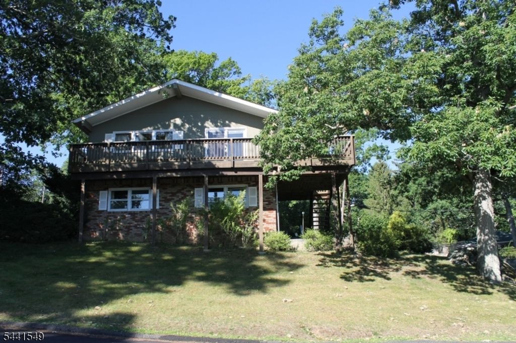 29 Elba Ave, Hopatcong Boro, NJ 07843