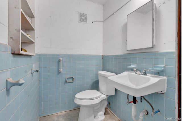 20500 W Warren, Detroit, MI 48228