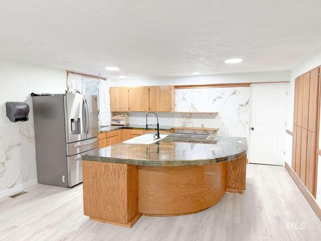 1158 S Powerline Rd, Nampa, ID 83686