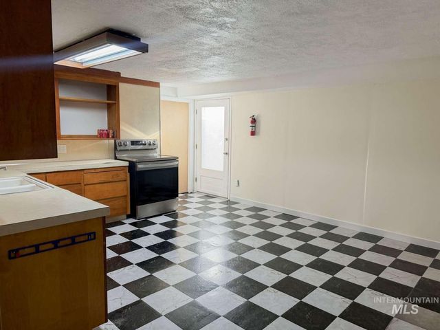 1158 S Powerline Rd, Nampa, ID 83686