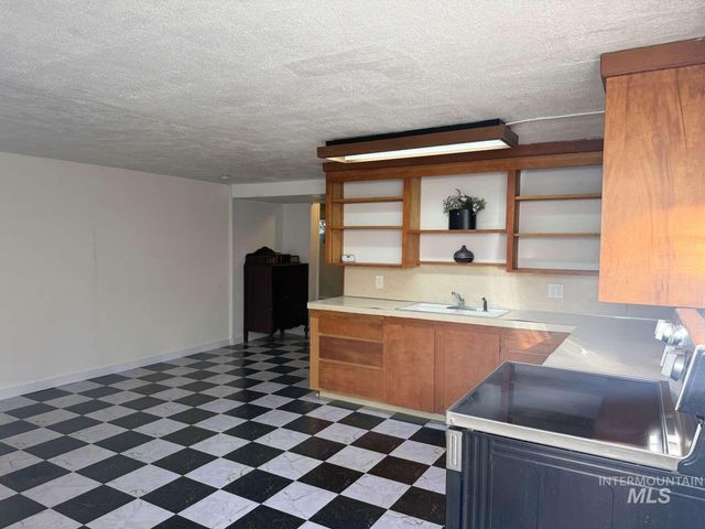 1158 S Powerline Rd, Nampa, ID 83686