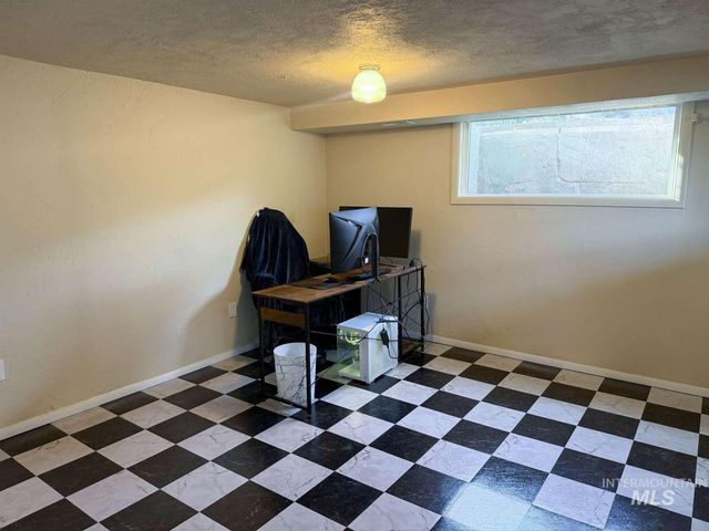1158 S Powerline Rd, Nampa, ID 83686