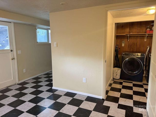 1158 S Powerline Rd, Nampa, ID 83686