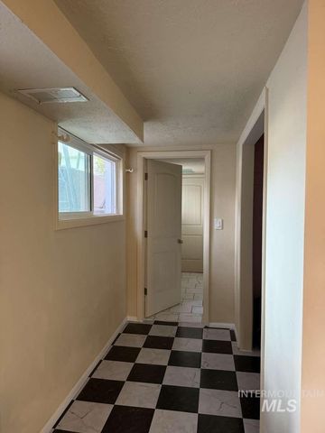 1158 S Powerline Rd, Nampa, ID 83686