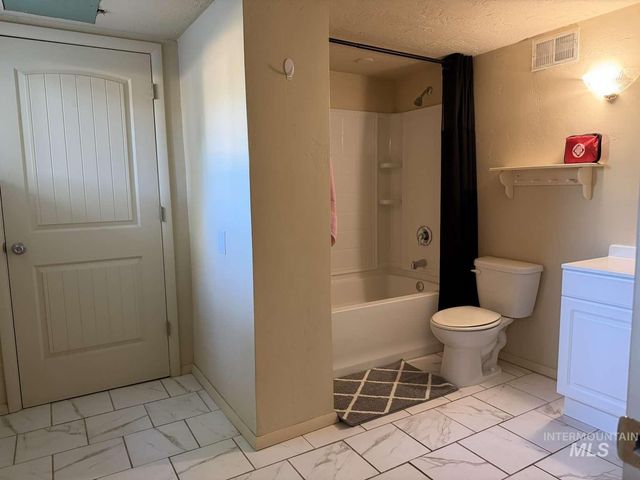 1158 S Powerline Rd, Nampa, ID 83686