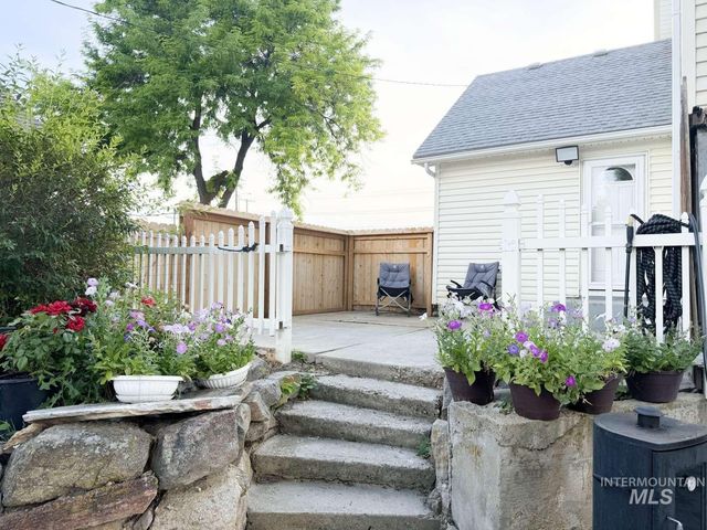 1158 S Powerline Rd, Nampa, ID 83686