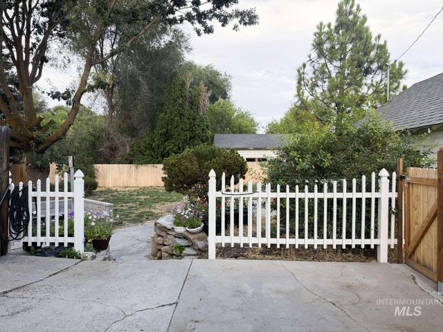 1158 S Powerline Rd, Nampa, ID 83686