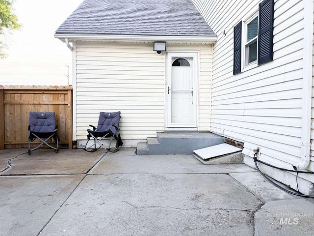 1158 S Powerline Rd, Nampa, ID 83686