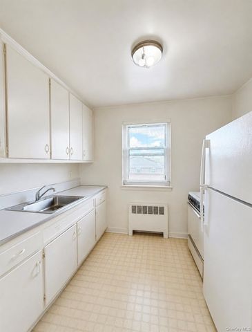 6909 150 Street B, Flushing, NY 11367