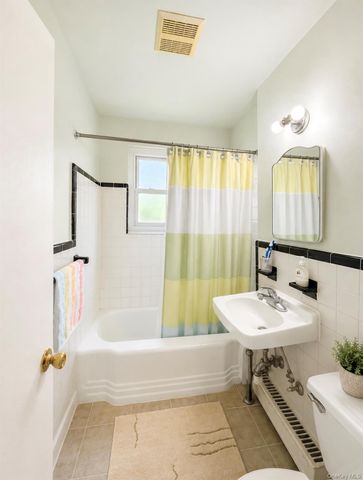 6909 150 Street B, Flushing, NY 11367