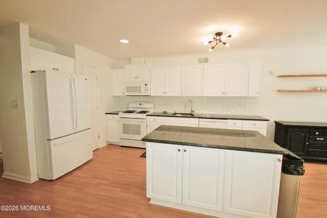 574 Beachway Avenue 7, Keansburg, NJ 07734
