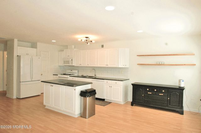 574 Beachway Avenue 7, Keansburg, NJ 07734