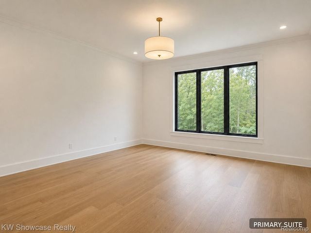 153 Wadsworth Lane, Bloomfield Charter Township, MI 48301