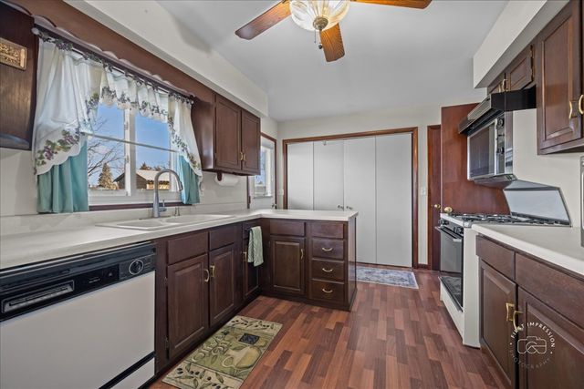 27W285 Bauer Road, Naperville, IL 60563