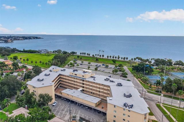 1200 N SHORE DRIVE NE 104, St Petersburg, FL 33701