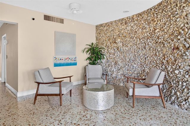 1200 N SHORE DRIVE NE 104, St Petersburg, FL 33701