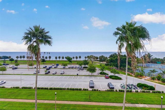 1200 N SHORE DRIVE NE 104, St Petersburg, FL 33701