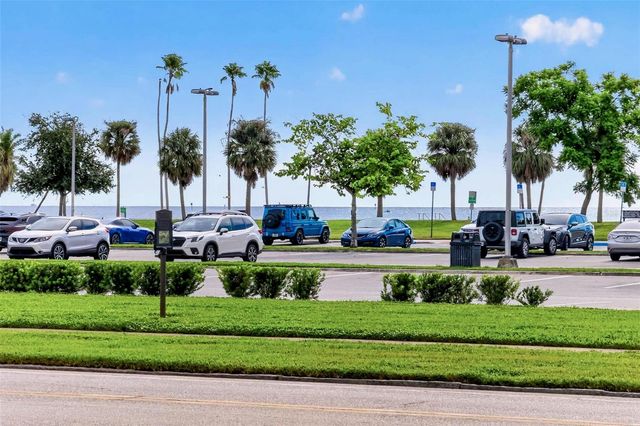 1200 N SHORE DRIVE NE 104, St Petersburg, FL 33701
