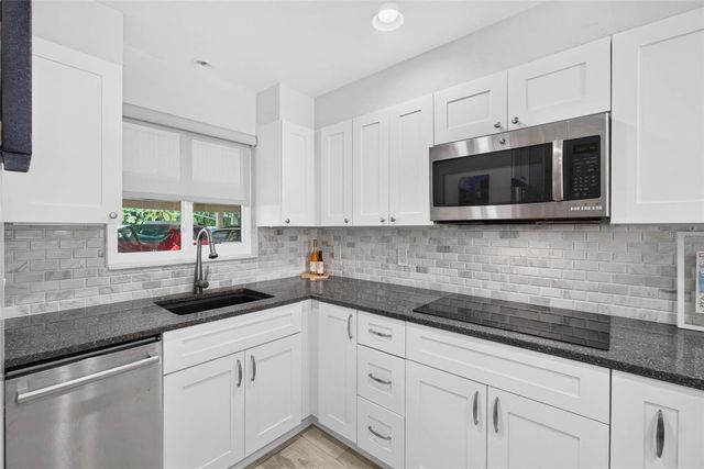 1200 N SHORE DRIVE NE 104, St Petersburg, FL 33701