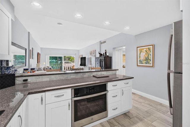 1200 N SHORE DRIVE NE 104, St Petersburg, FL 33701