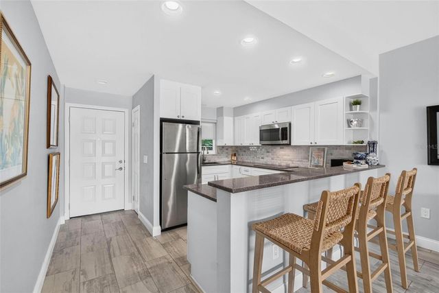 1200 N SHORE DRIVE NE 104, St Petersburg, FL 33701