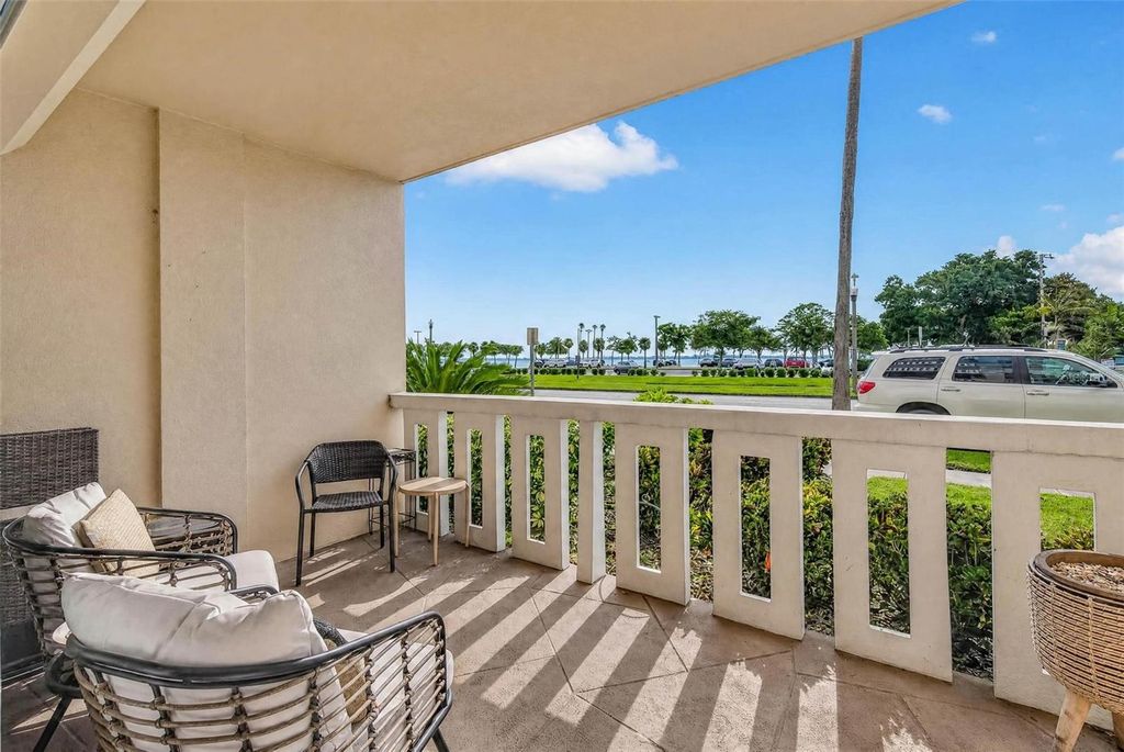 1200 N SHORE DRIVE NE 104, St Petersburg, FL 33701