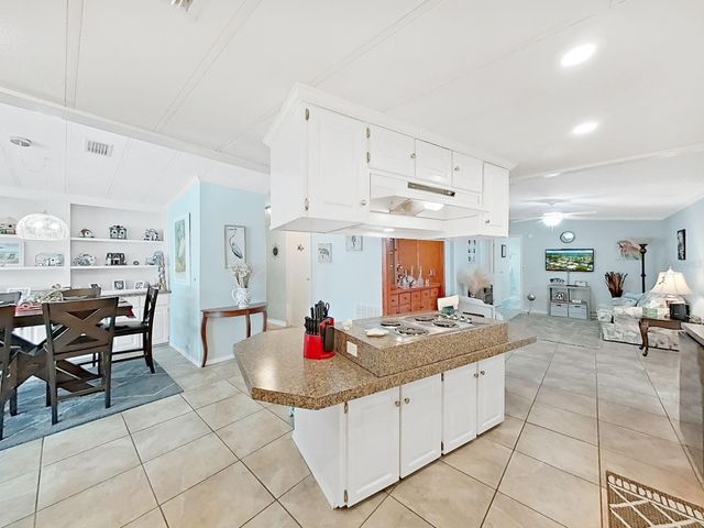 1570 HEATHER HILL DR, Lakeland, FL 33810