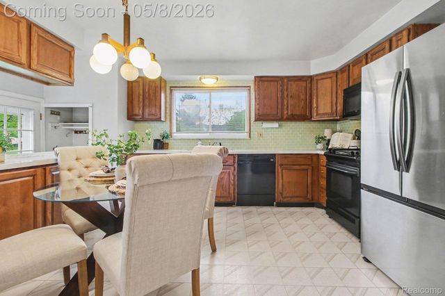 19483 Ingram Street, Livonia, MI 48152