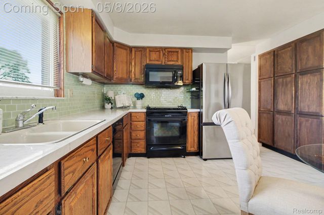 19483 Ingram Street, Livonia, MI 48152