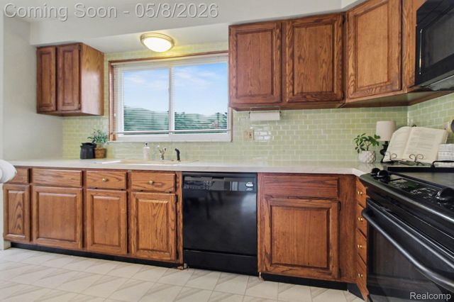 19483 Ingram Street, Livonia, MI 48152