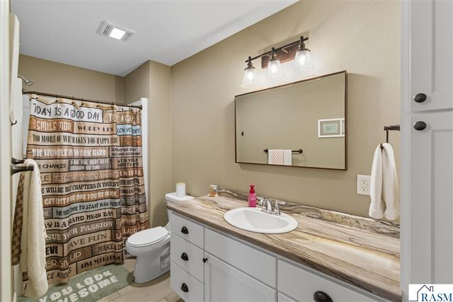 2004 Bluestem Drive, Mankato, MN 56001