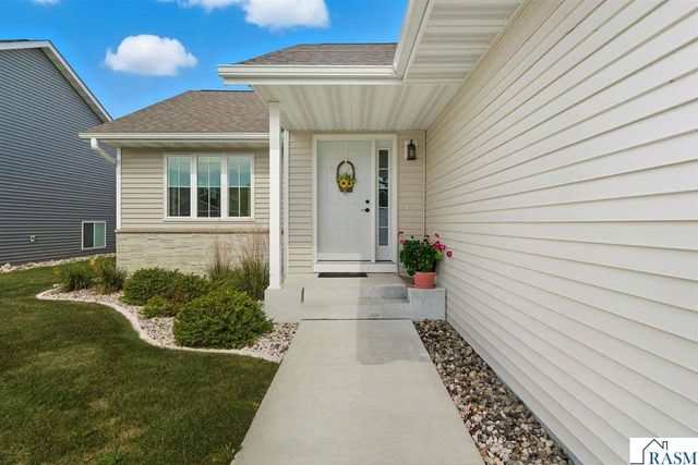 2004 Bluestem Drive, Mankato, MN 56001