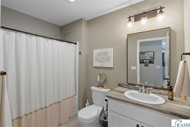 2004 Bluestem Drive, Mankato, MN 56001