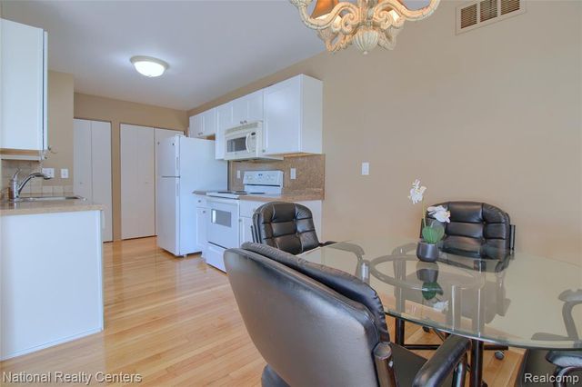 16547 Middlebelt Road 6, Livonia, MI 48154