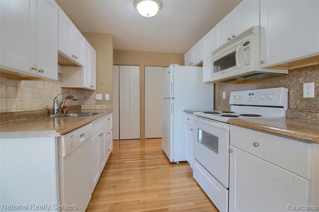 16547 Middlebelt Road 6, Livonia, MI 48154